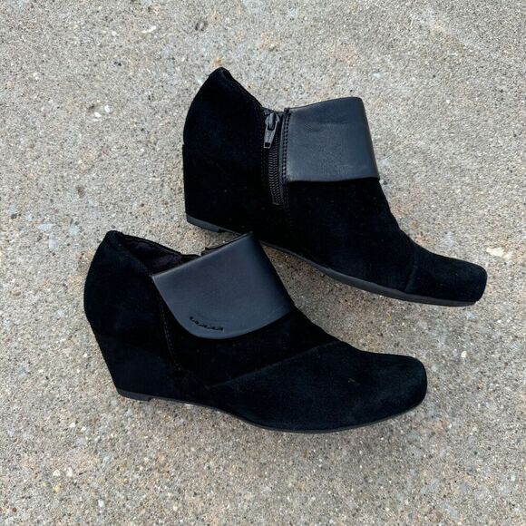 Clarks Shoes - Clarks Collection Flores Dahlia Booties Shooties Womens 7 Black Suede Wedge Heel